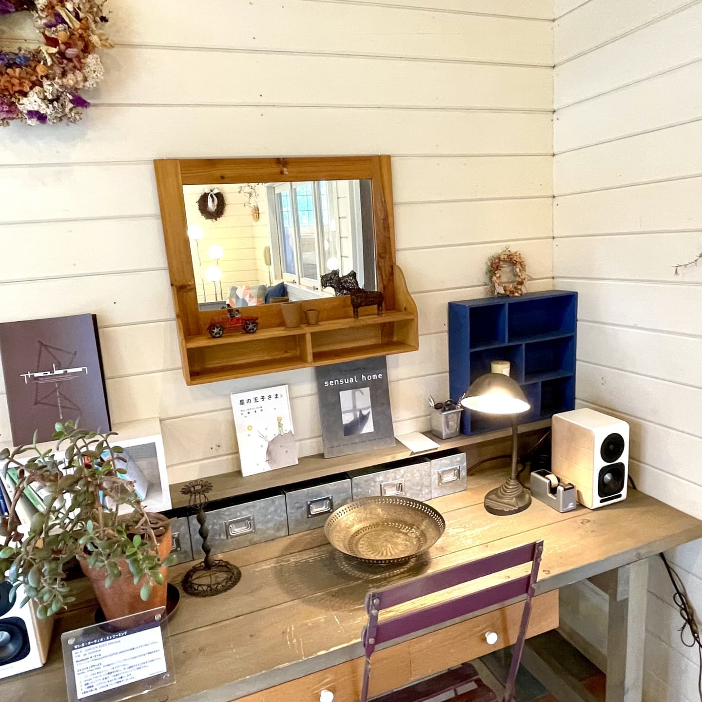 山中湖のコテージGARDENSHED、Montanaにはライティングデスクをご用意しています